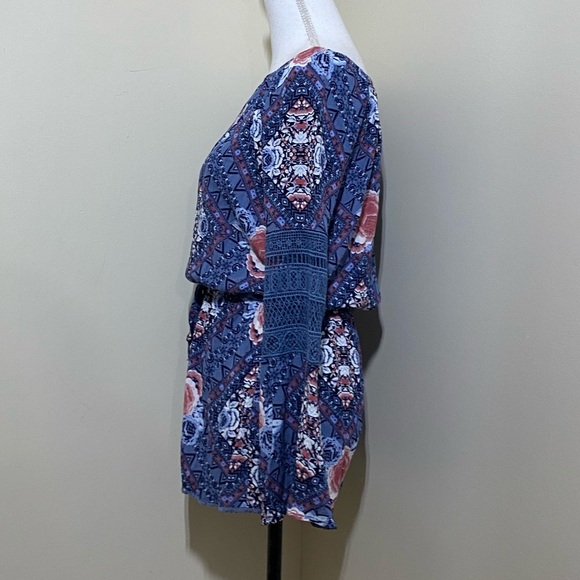 Wallflower || womans Blue Print off Shoulder Crochet Romper Sz Small - Picture 3 of 11